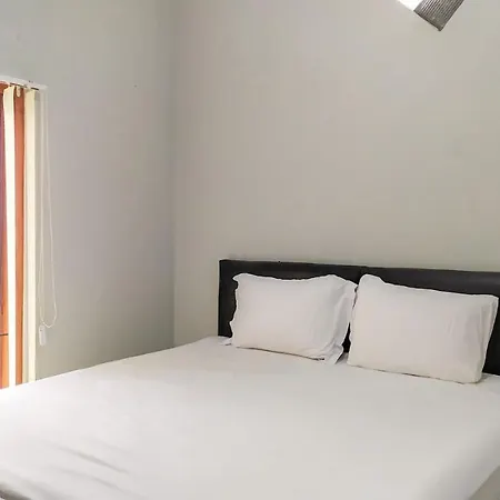 Omah Leren Mitra Reddoorz Near Gembiraloka Zoo Yogyakarta Hotel